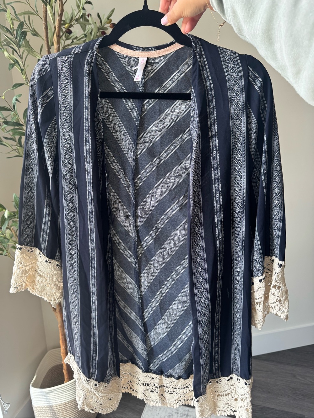 Xhilaration Navy and Cream Patterned Open-Front Kimono